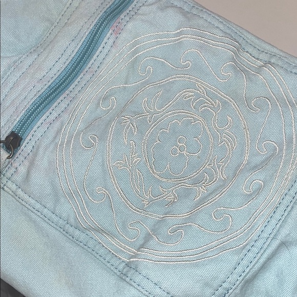 Gaiam Light Ice Blue Yoga Mat Embroidered pocket bag with strap, preowned - Picture 8 of 12